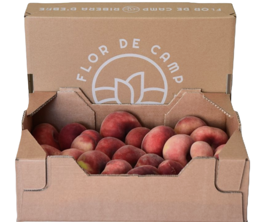 Fotografia d'una caixa de préssecs plans amb l'etiqueta de Flor de Camp, Ribera d'Ebre.